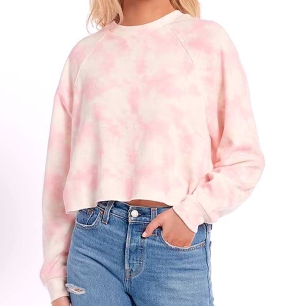 Levis women’s Tie-Dye raglan crew neck cropped sweatshirt in pink
